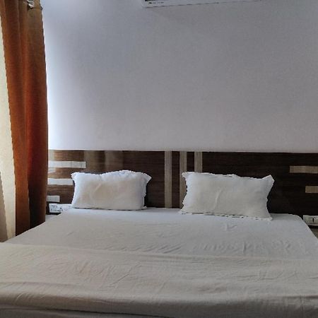 Oyo Hotel Laksh Kurukshetra Luaran gambar